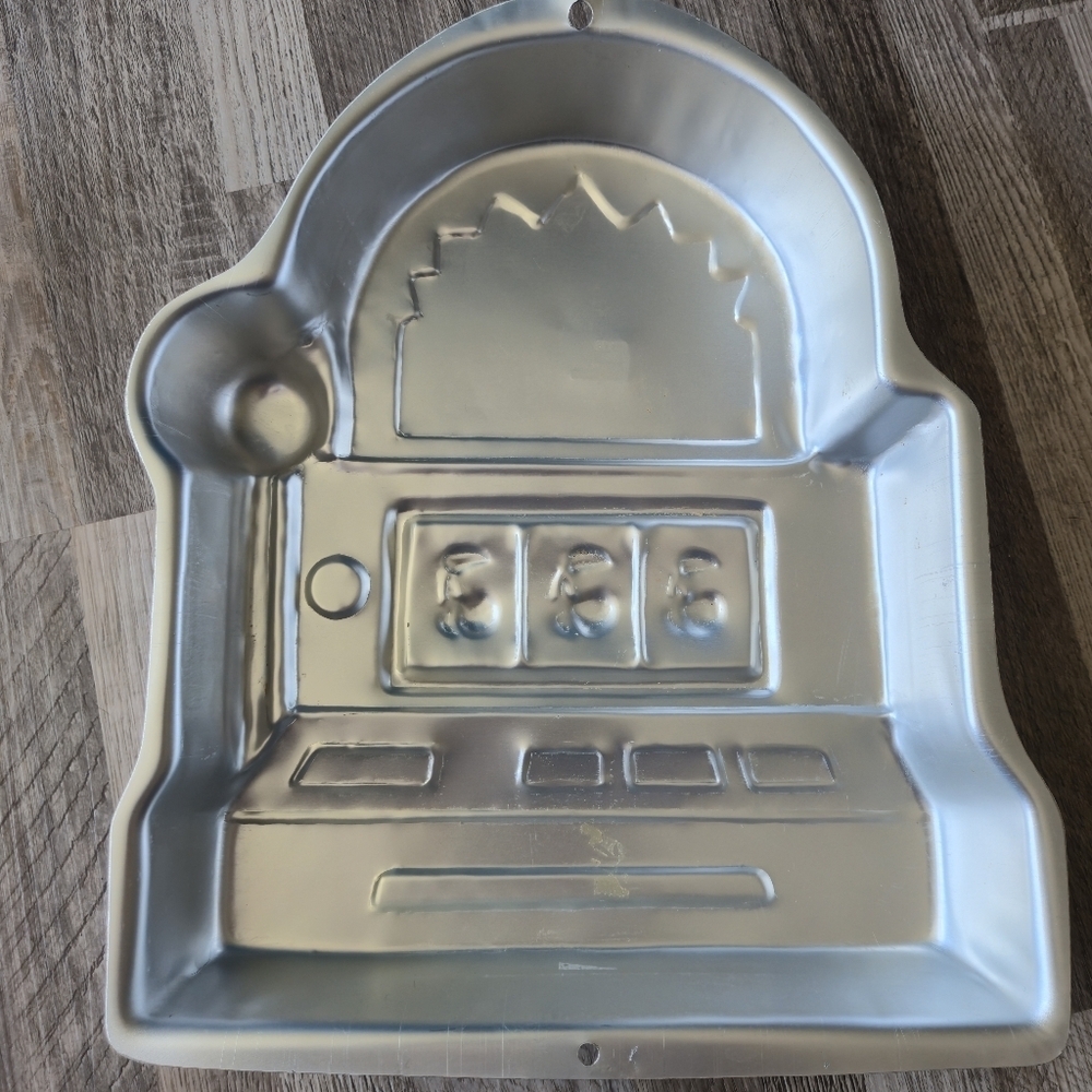 Wilton 1998 Vintage Vegas Jackpot Birthday Cake Pan Aluminum - Picture 5 of 6